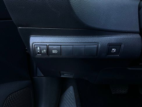 Used 2025 Toyota Corolla LE image 20