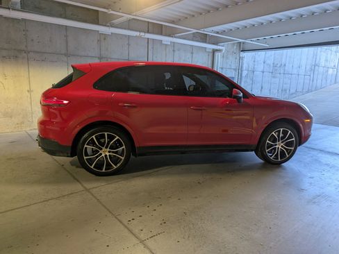 Used 2023 Porsche Cayenne image 10