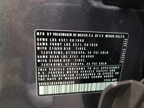 Used 2023 Volkswagen Taos SE w/ Panoramic Sunroof Package FWD image 33