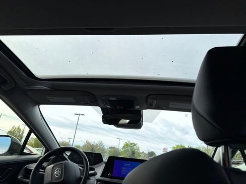 Used 2024 Toyota Prius XLE FWD image 16