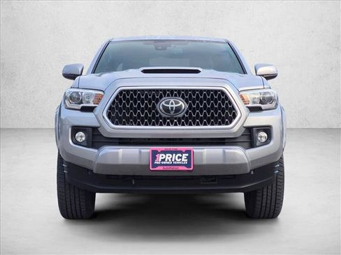 Used 2018 Toyota Tacoma TRD Sport RWD image 2