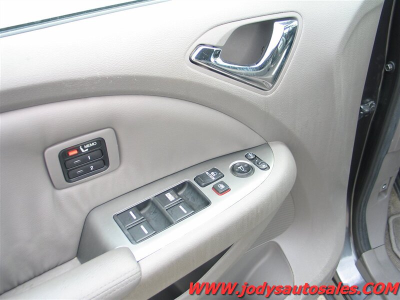 Used 2010 Honda Odyssey Touring image 3