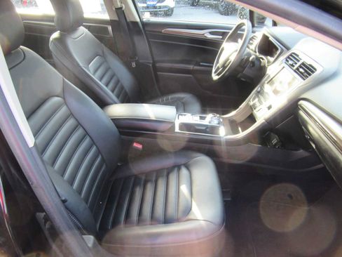 Used 2019 Ford Fusion SEL FWD image 13