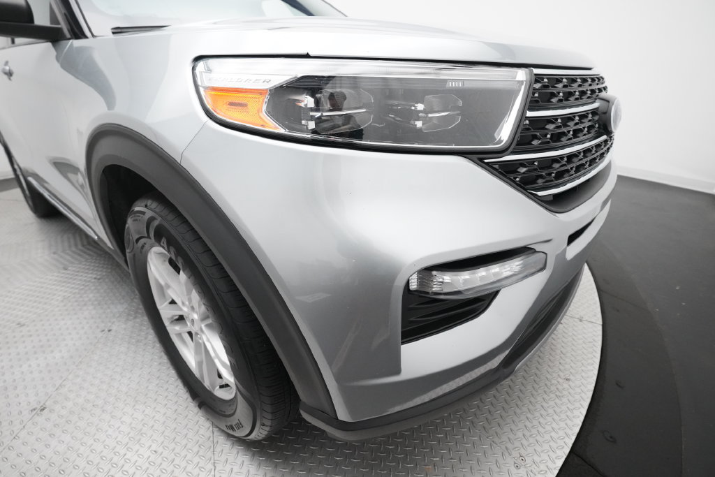 Used 2020 Ford Explorer XLT w/ Equipment Group 202A AWD/4WD image 23