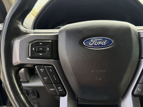 Used 2019 Ford Expedition Platinum image 17