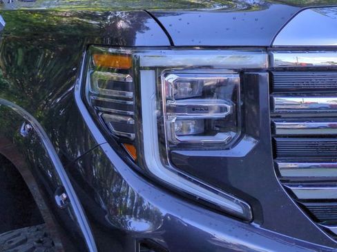 Used 2025 GMC Sierra 1500 SLT AWD/4WD image 5