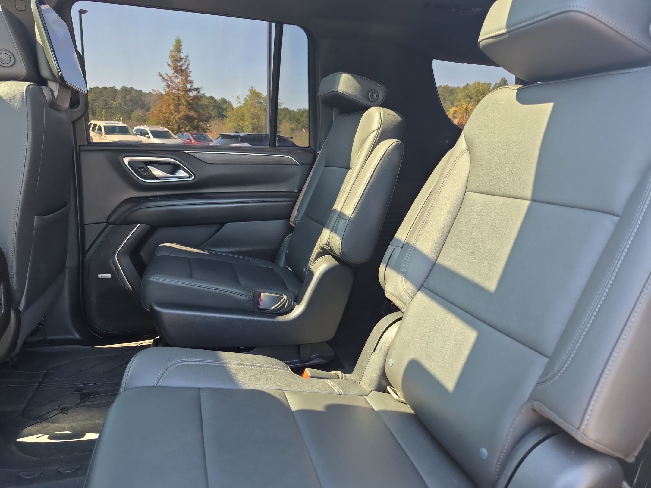 Used 2022 Chevrolet Suburban Z71 w/ Off-Road Capability Package AWD/4WD image 30