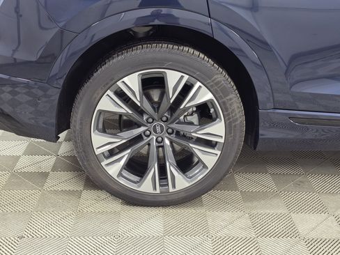 Used 2025 Audi Q8 Premium Plus w/ Premium Plus Package AWD/4WD image 9