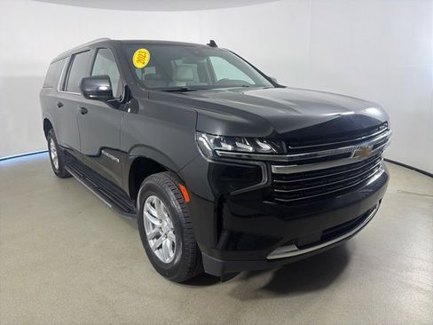 Used 2023 Chevrolet Suburban LT image 2