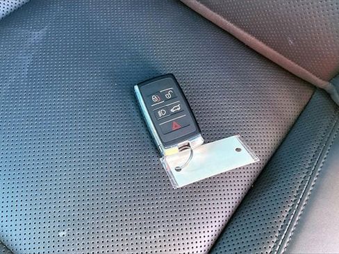 Used 2025 Land Rover Defender 110 S image 10