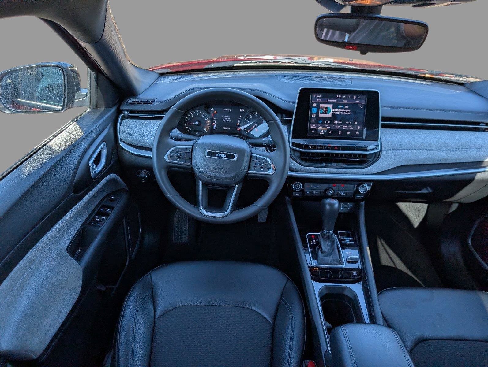 Used 2025 Jeep Compass Latitude AWD/4WD image 24