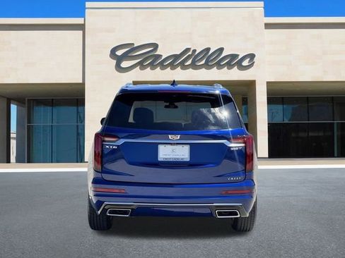 New 2025 Cadillac XT6 Luxury image 4