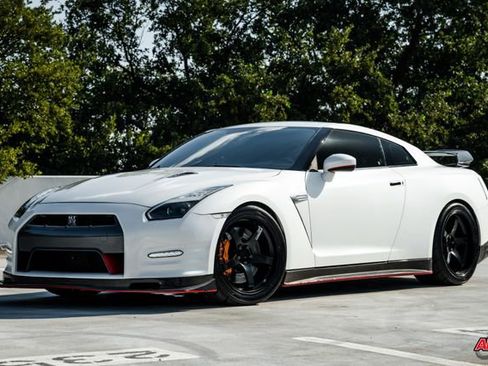 Used 2014 Nissan GT-R Premium image 40