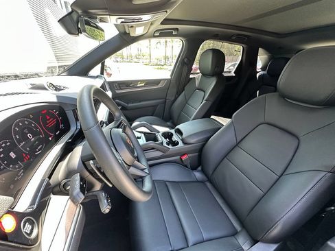 Used 2026 Porsche Cayenne E-Hybrid AWD/4WD image 5