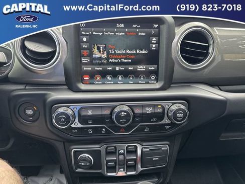 Used 2022 Jeep Wrangler Unlimited Sahara image 25