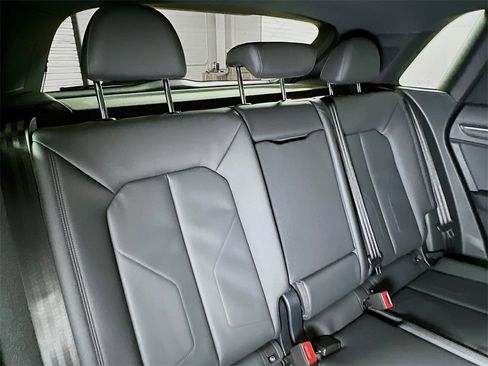 New 2025 Audi Q3 2.0T Premium image 26