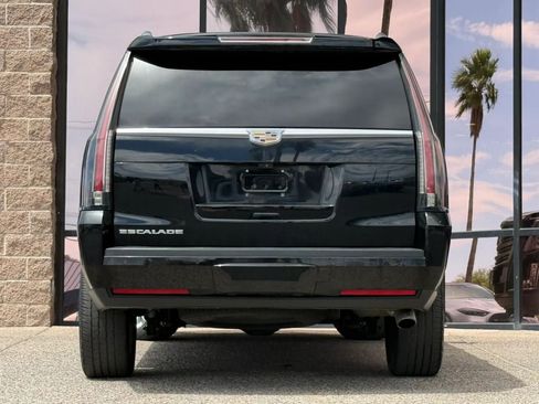 Used 2018 Cadillac Escalade ESV Platinum AWD/4WD image 10