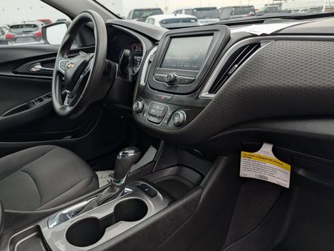 Used 2017 Chevrolet Malibu LS image 19
