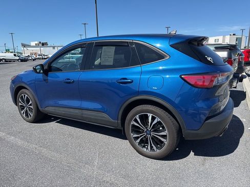 Used 2022 Ford Escape SE w/ SE Sport Appearance Package AWD/4WD image 3