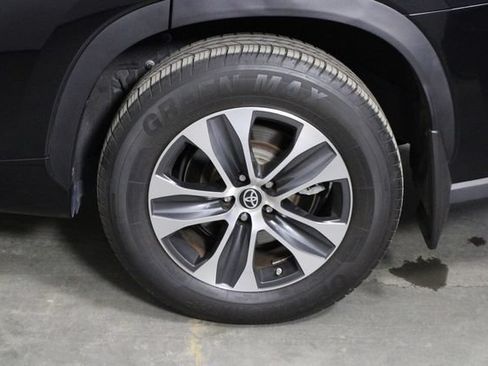 Used 2023 Toyota Highlander XLE FWD image 40