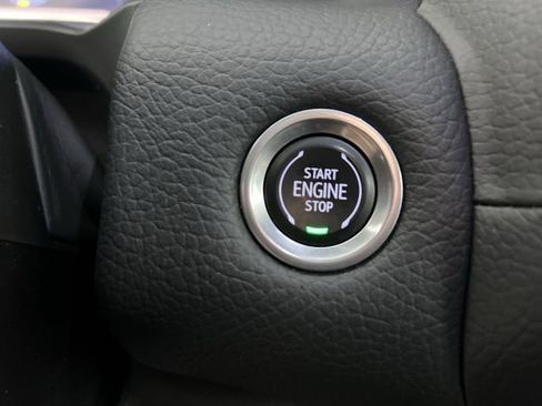 Used 2023 GMC Yukon Denali AWD/4WD image 17