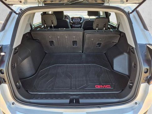 Used 2020 GMC Terrain SLE w/ Driver Convenience Package FWD image 6