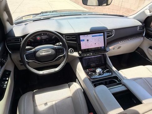 Used 2023 Jeep Grand Wagoneer 4WD image 15