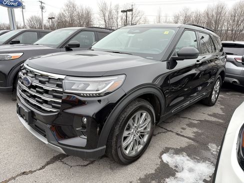 Used 2025 Ford Explorer Active w/ Active Comfort Package image 4