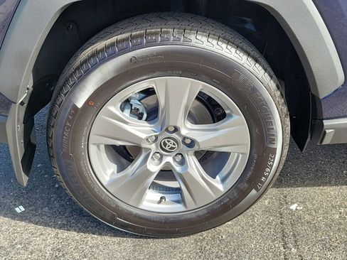 Used 2025 Toyota RAV4 XLE image 37