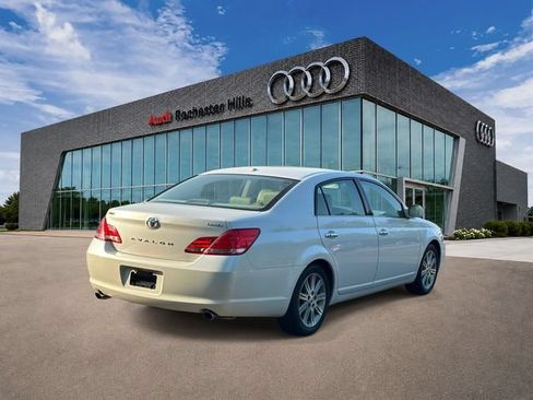 Used 2010 Toyota Avalon Limited FWD image 5