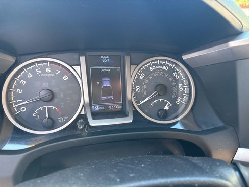 Used 2017 Toyota Tacoma SR5 w/ Tow Package image 5