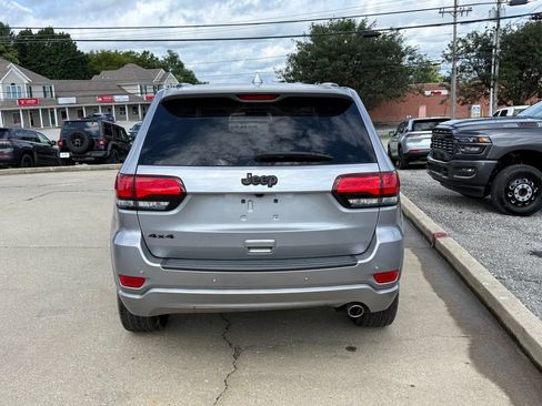 Used 2019 Jeep Grand Cherokee Altitude AWD/4WD image 7