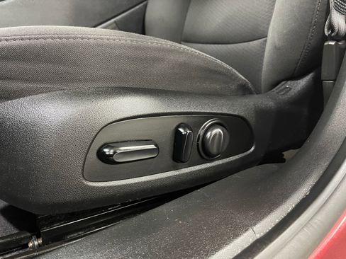 Used 2020 Chevrolet Malibu LT FWD image 15