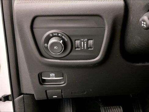 Used 2023 Jeep Grand Cherokee L Summit AWD/4WD image 39