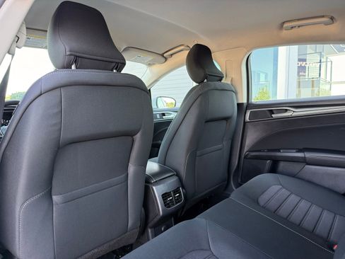 Used 2019 Ford Fusion SE FWD image 15
