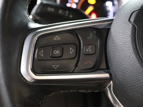 Used 2019 Jeep Wrangler Unlimited Sahara image 12