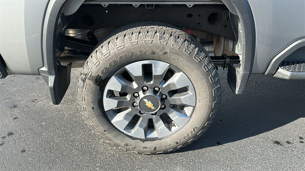 Used 2025 Chevrolet Silverado 2500 Custom AWD/4WD image 11