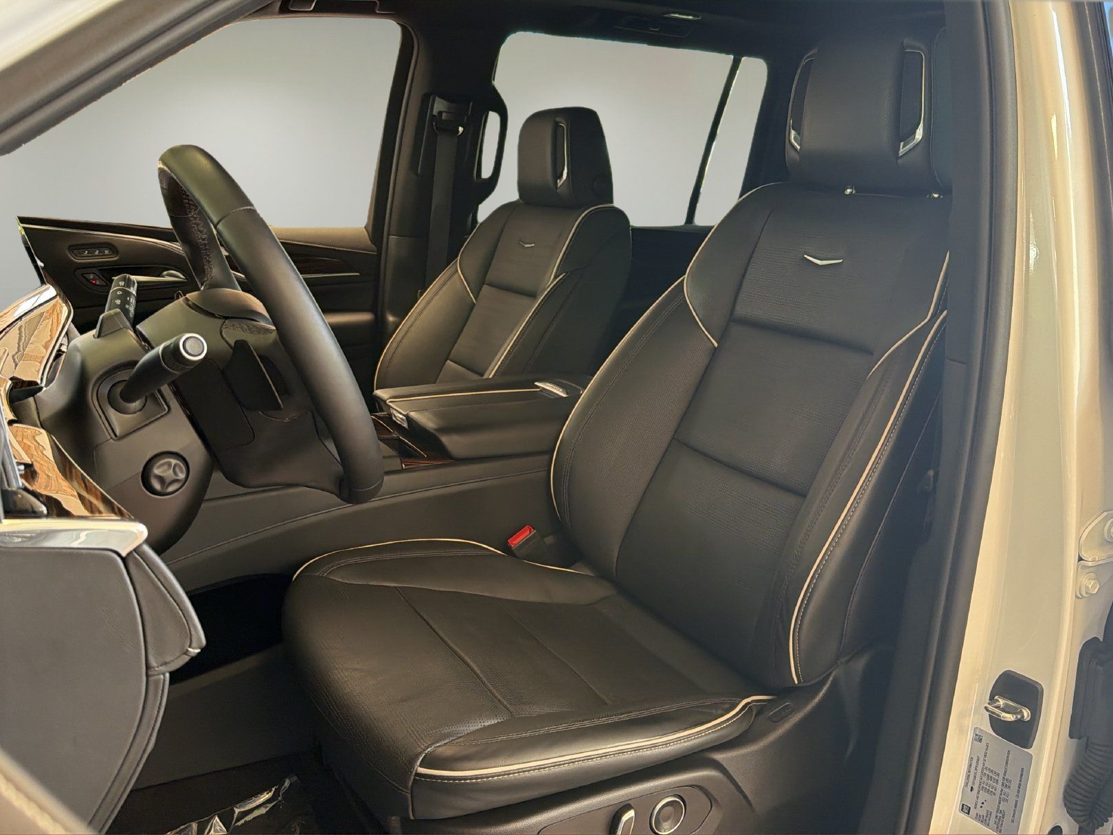 Certified 2023 Cadillac Escalade ESV Premium Luxury w/ LPO, Illumination Package AWD/4WD image 10