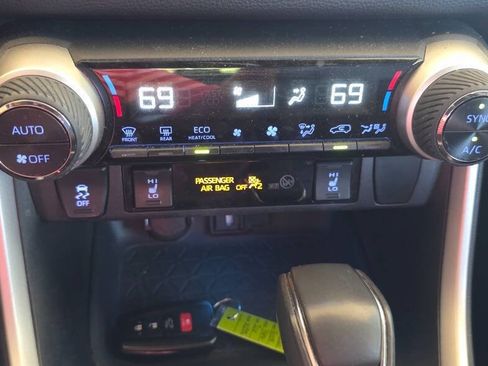 Used 2020 Toyota RAV4 XSE w/ XSE Grade Weather Package AWD/4WD image 29