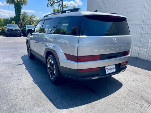 Used 2025 Hyundai Santa Fe SEL FWD image 3