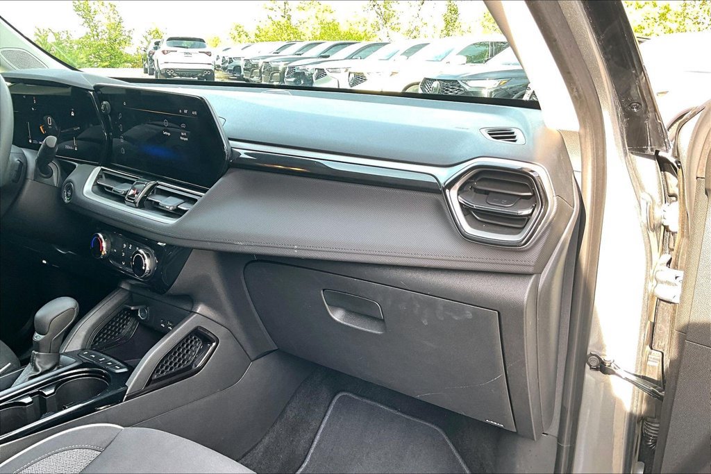 Used 2025 Chevrolet TrailBlazer LT AWD/4WD image 19