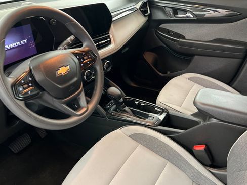 Used 2025 Chevrolet TrailBlazer LT AWD/4WD image 15
