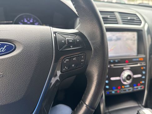 Used 2018 Ford Explorer Limited w/ Equipment Group 301A image 8