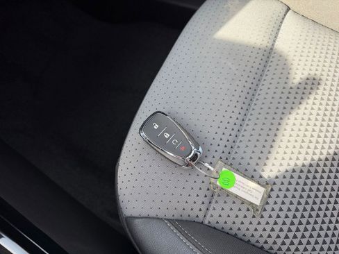 Used 2025 Chevrolet Trax LT image 22