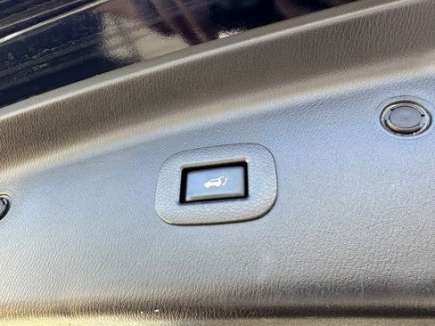 Used 2017 Nissan Armada SV w/ Driver Package RWD image 18