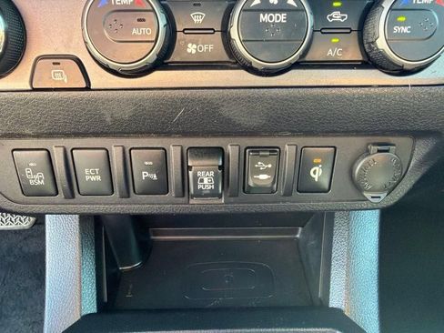 Used 2019 Toyota Tacoma TRD Sport AWD/4WD image 41