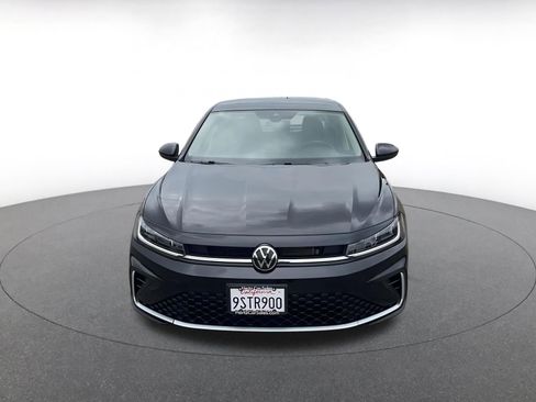 Used 2025 Volkswagen Jetta SE image 4