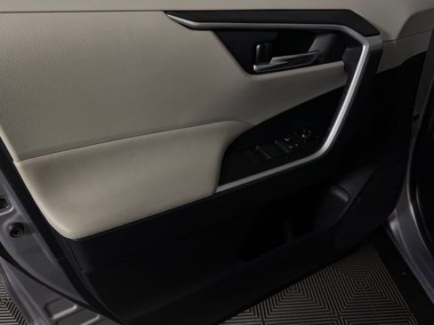 Used 2020 Toyota RAV4 XLE w/ Convenience Package image 23