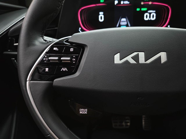 Used 2025 Kia Niro EX Touring FWD image 20
