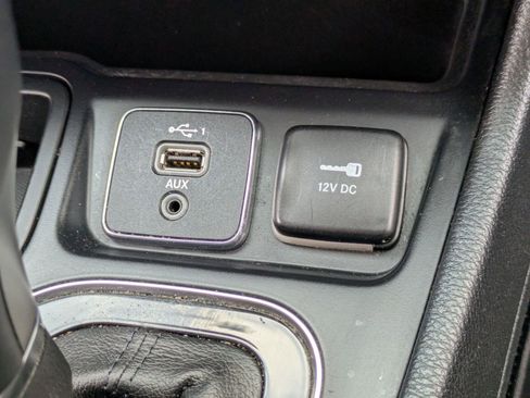 Used 2020 Jeep Cherokee Limited image 27